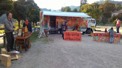 Le Mokiroule librairie ambulante, librairie itinérante, librairie jeunesse, Ardèche, Drôme, livre, mot, qui, roule